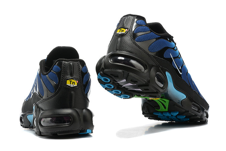 Découvrez les Baskets Nike Air Max Plus TN Homme University Blue, un mélange parfait de sport et de streetwear. Un style légendaire vous attend !