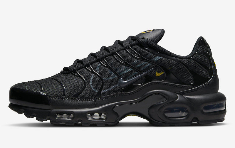 Découvrez les Baskets Nike Air Max Plus TN Homme Multi-Swoosh Black, un classique de la culture urbaine avec un style unique.