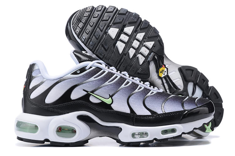 Découvrez les Baskets Nike Air Max Plus TN Homme White, Black et Mint Green, une fusion parfaite de style et de confort. Ne ratez pas cette opportunité !