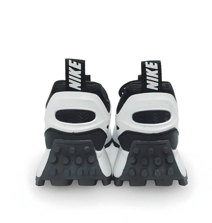 Découvrez les baskets Nike Bailleli en White / Black, alliant style rétro-moderne et confort ultime. Soyez prêt pour vos journées actives !