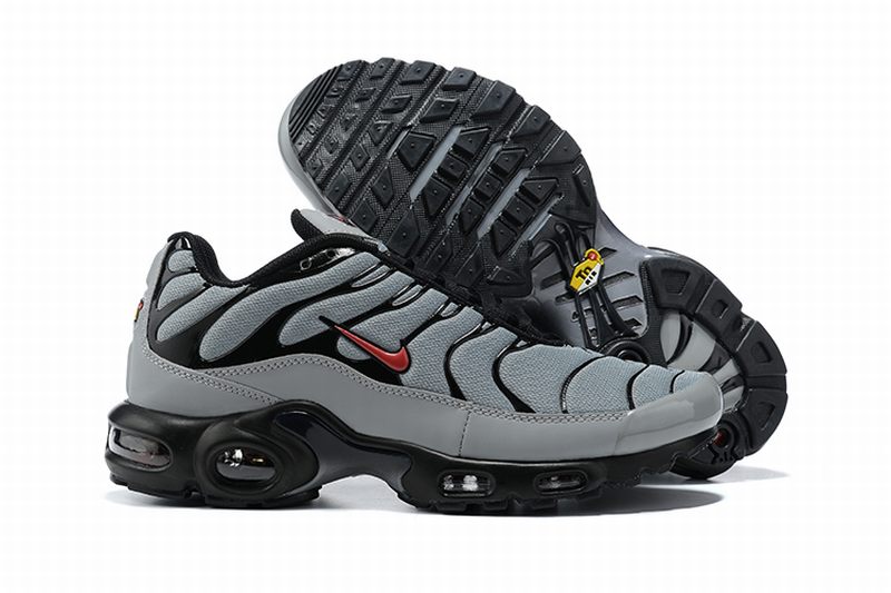 Découvrez les baskets Nike TN Air Max Plus Grey Black, un classique incontournable pour les passionnés de mode urbaine. Ne manquez pas cette édition unique!