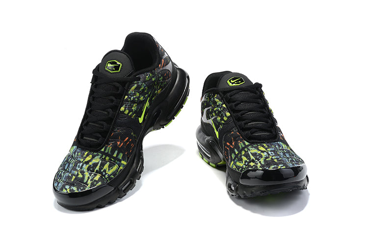 Découvrez les Baskets Nike Air Max Plus tn Black/Neon Green, un incontournable pour tous les amateurs de sneakers. Ne ratez pas cette édition explosive !