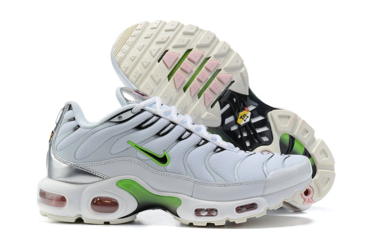 Faites une déclaration de style avec les Nike Air Max Plus tn White Neon Metallic Silver. Ce modèle emblématique combine confort et esthétique unique.