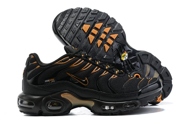 Découvrez les Baskets Nike Air Max Plus TN Homme Cordura Black, mélange parfait de style et de robustesse. Préparez-vous pour l'aventure urbaine!