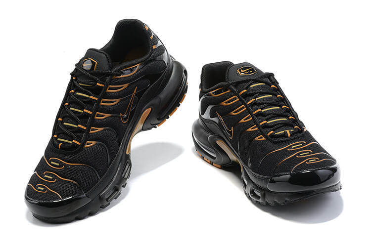 Découvrez les Baskets Nike Air Max Plus TN Homme Cordura Black, mélange parfait de style et de robustesse. Préparez-vous pour l'aventure urbaine!