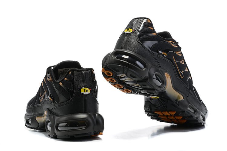 Découvrez les Baskets Nike Air Max Plus TN Homme Cordura Black, mélange parfait de style et de robustesse. Préparez-vous pour l'aventure urbaine!