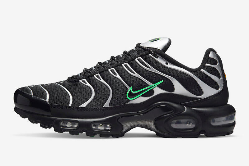 Découvrez les Baskets Nike Air Max Plus TN Homme Black Silver Green Strike, alliant style audacieux et technologie de pointe !