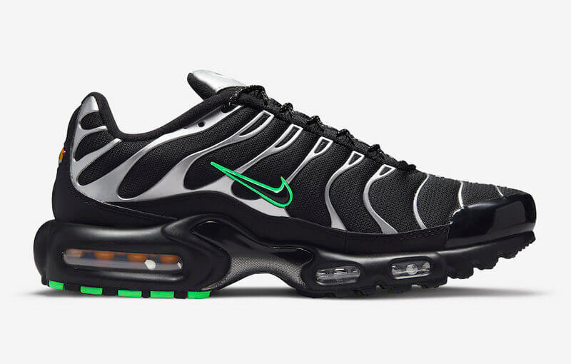 Découvrez les Baskets Nike Air Max Plus TN Homme Black Silver Green Strike, alliant style audacieux et technologie de pointe !