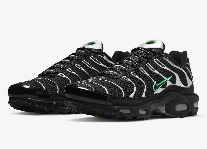 Découvrez les Baskets Nike Air Max Plus TN Homme Black Silver Green Strike, alliant style audacieux et technologie de pointe !