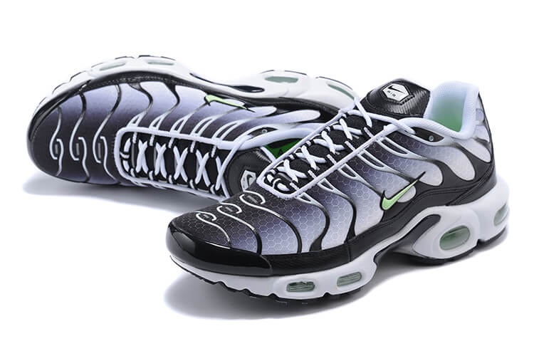 Découvrez les Baskets Nike Air Max Plus TN Homme White, Black et Mint Green, une fusion parfaite de style et de confort. Ne ratez pas cette opportunité !