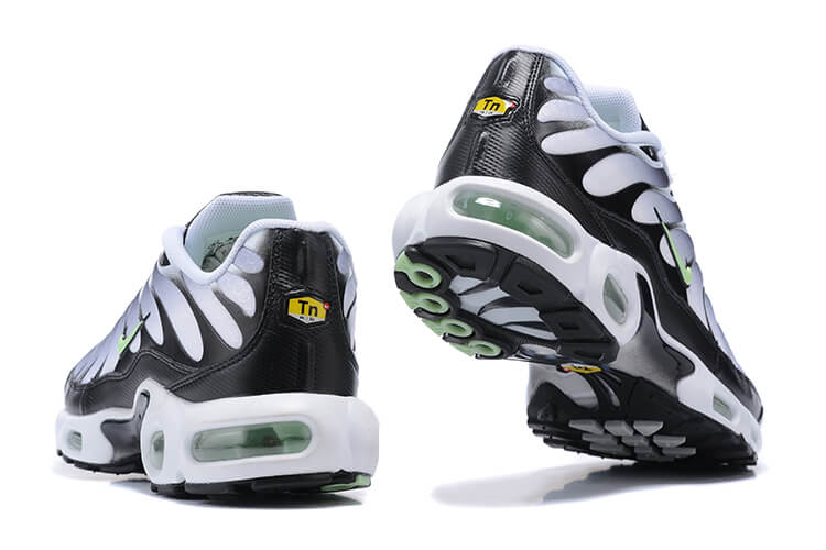 Découvrez les Baskets Nike Air Max Plus TN Homme White, Black et Mint Green, une fusion parfaite de style et de confort. Ne ratez pas cette opportunité !