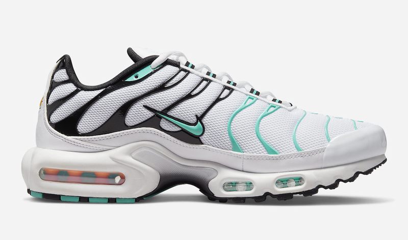 Découvrez les Baskets Nike Air Max Plus TN Homme atmos White Hyper Jade, alliant design agressif et confort exceptionnel. Ne manquez pas cette édition !