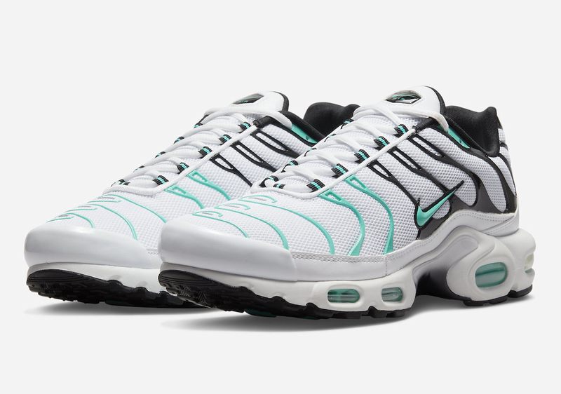 Découvrez les Baskets Nike Air Max Plus TN Homme atmos White Hyper Jade, alliant design agressif et confort exceptionnel. Ne manquez pas cette édition !