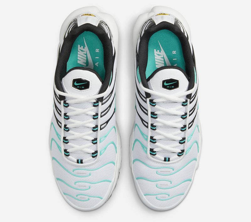 Découvrez les Baskets Nike Air Max Plus TN Homme atmos White Hyper Jade, alliant design agressif et confort exceptionnel. Ne manquez pas cette édition !