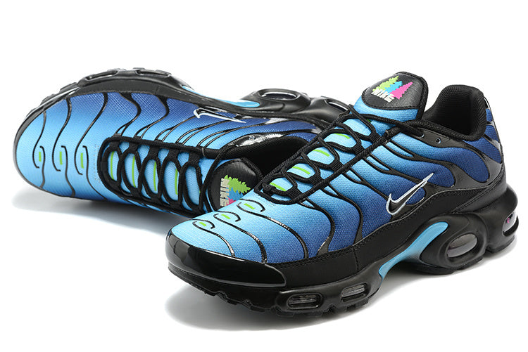 Découvrez les Baskets Nike Air Max Plus TN Homme University Blue, un mélange parfait de sport et de streetwear. Un style légendaire vous attend !