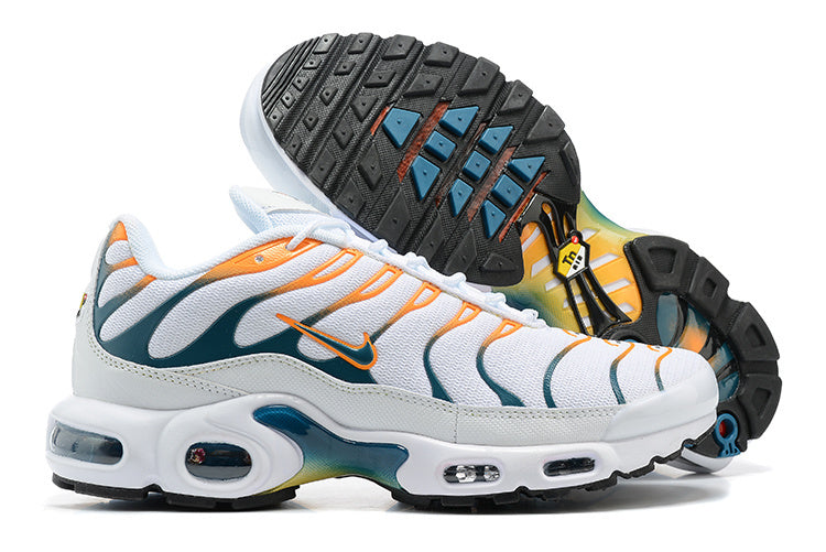 Découvrez les Baskets Nike Air Max Plus TN Homme Hiking Carabiner White Kumquat Marina ! Alliez style urbain et fonctionnalité unique en un seul achat.