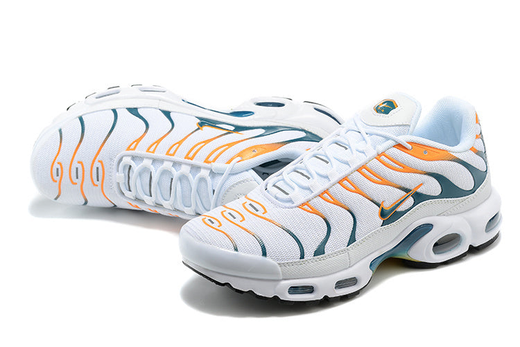 Découvrez les Baskets Nike Air Max Plus TN Homme Hiking Carabiner White Kumquat Marina ! Alliez style urbain et fonctionnalité unique en un seul achat.