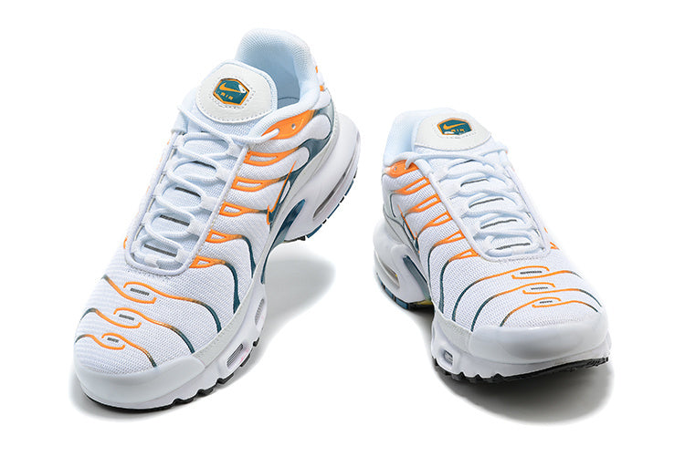 Découvrez les Baskets Nike Air Max Plus TN Homme Hiking Carabiner White Kumquat Marina ! Alliez style urbain et fonctionnalité unique en un seul achat.