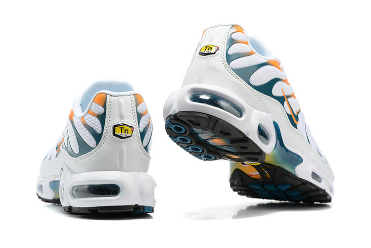 Découvrez les Baskets Nike Air Max Plus TN Homme Hiking Carabiner White Kumquat Marina ! Alliez style urbain et fonctionnalité unique en un seul achat.