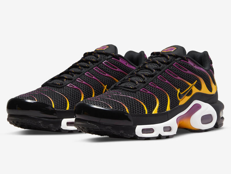 Faites-vous remarquer avec les Baskets Nike Air Max Plus TN Homme University Gold Viotech Purple. Un design audacieux qui attirera tous les regards !