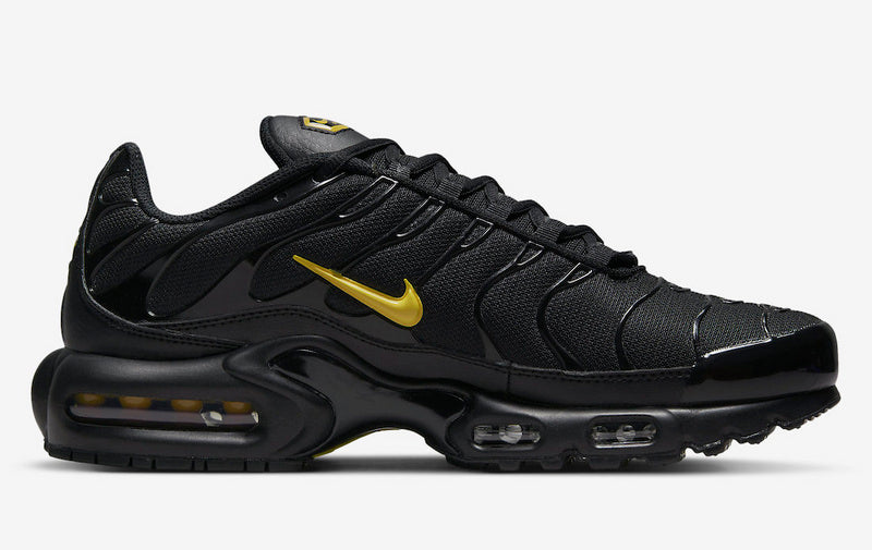 Découvrez les Baskets Nike Air Max Plus TN Homme Multi-Swoosh Black, un classique de la culture urbaine avec un style unique.