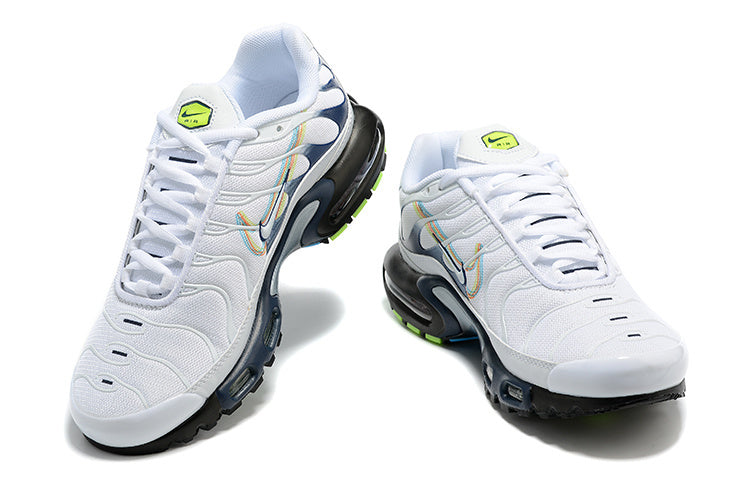 Admirez les Baskets Nike Air Max Plus TN Homme Anaglyph Swooshes, un symbole incontournable de la culture urbaine depuis 1998. 