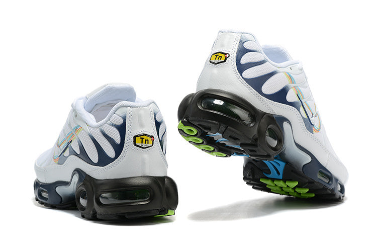 Admirez les Baskets Nike Air Max Plus TN Homme Anaglyph Swooshes, un symbole incontournable de la culture urbaine depuis 1998. 