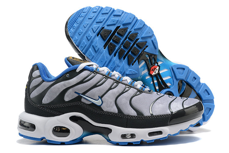 Faites honneur à votre passion footballistique avec les Baskets Nike Air Max Plus TN Homme Social F.C. Stylées et confortables, elles seront . 🌟