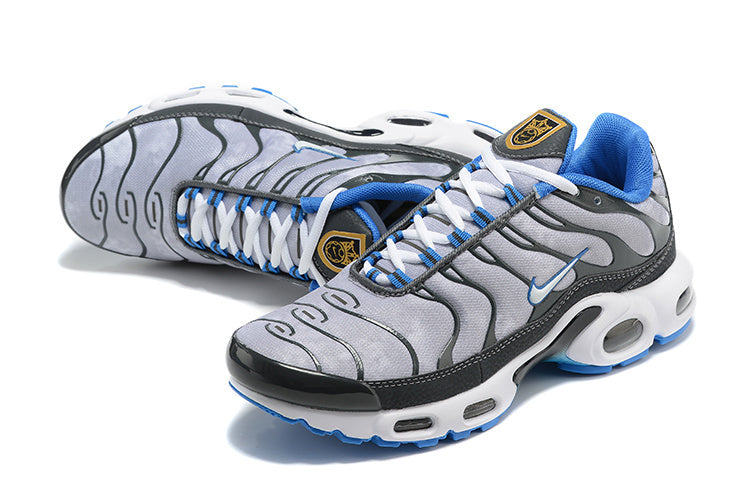 Faites honneur à votre passion footballistique avec les Baskets Nike Air Max Plus TN Homme Social F.C. Stylées et confortables, elles seront . 🌟