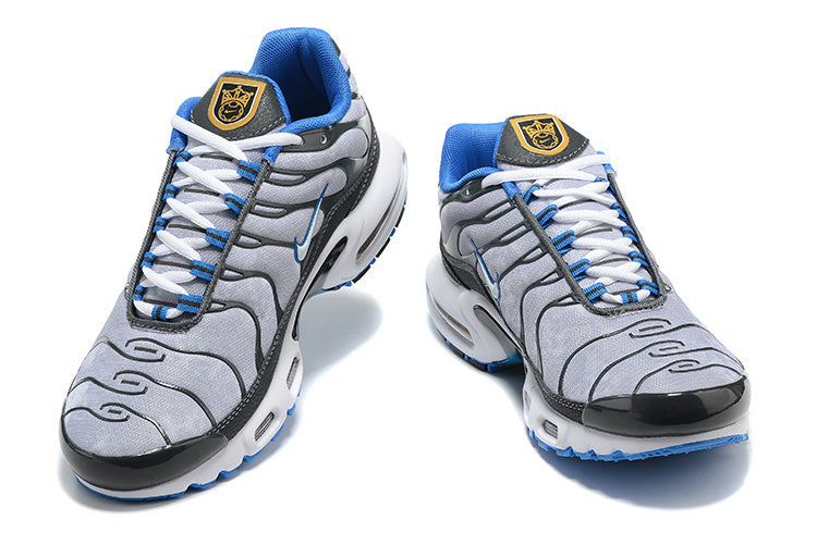 Faites honneur à votre passion footballistique avec les Baskets Nike Air Max Plus TN Homme Social F.C. Stylées et confortables, elles seront . 🌟