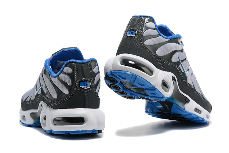 Faites honneur à votre passion footballistique avec les Baskets Nike Air Max Plus TN Homme Social F.C. Stylées et confortables, elles seront . 🌟