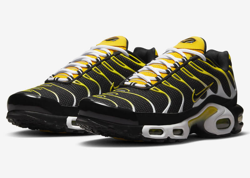 Découvrez les Baskets Nike Air Max Plus TN Black Tour Yellow, un incontournable du streetwear au look percutant. Ne manquez pas cette silhouette unique!