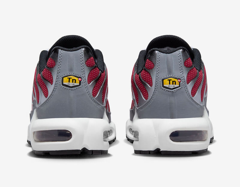 Découvrez les Baskets Nike Air Max Plus TN Homme Team Red Cool Grey alliant style et confort inégalé. Parfaites pour une allure sophistiquée!