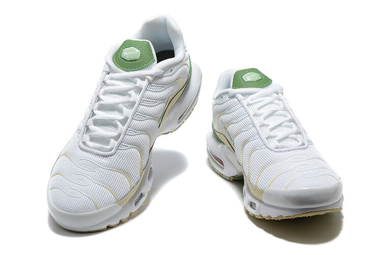 Découvrez les Baskets Nike Air Max Plus TN Homme Light Bone Honeydew Alligator, alliant style et confort dans un design inoubliable. Commandez maintenant !