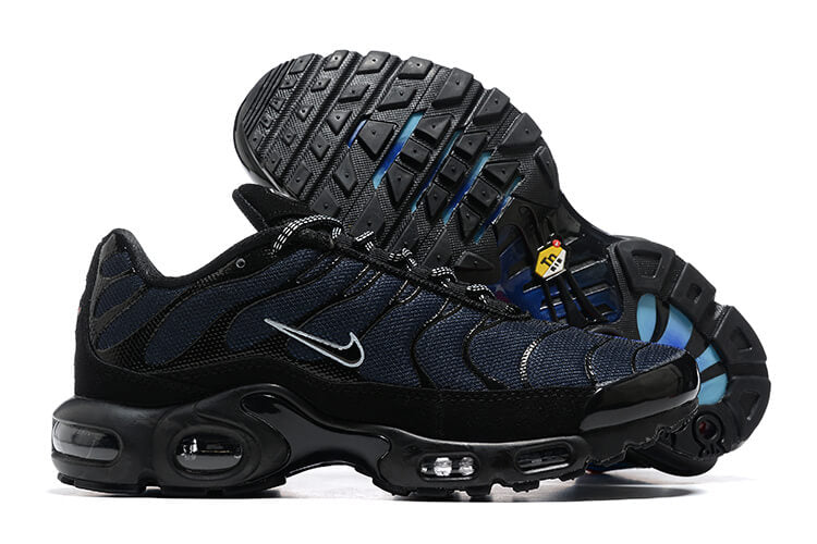Découvrez les Baskets Nike Air Max Plus TN Homme Berlin, une fusion de style urbain et d'énergie nocturne. Apportez l'effervescence de Berlin à vos pas !