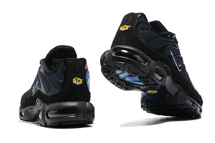 Découvrez les Baskets Nike Air Max Plus TN Homme Berlin, une fusion de style urbain et d'énergie nocturne. Apportez l'effervescence de Berlin à vos pas !