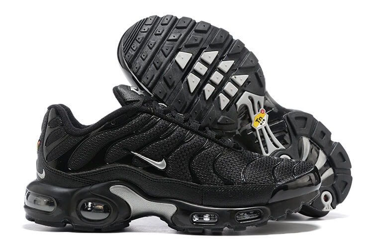 Découvrez les Baskets Nike Air Max Plus TN Homme OG Black Reflective, alliant confort et style. Soyez prêt à briller dans l'obscurité !