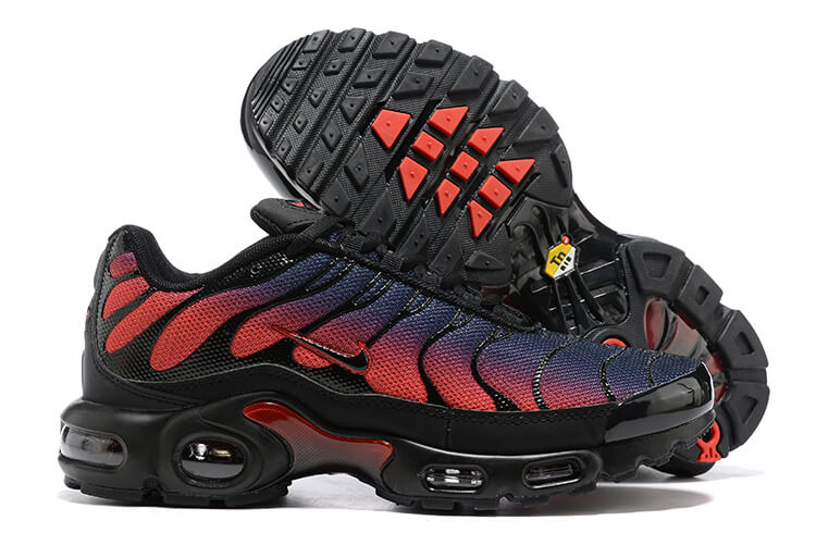 Découvrez les Baskets Nike Air Max Plus TN Homme Bred Reflective, alliant agression et style pour les nuits urbaines. Ne manquez pas cette pièce  !