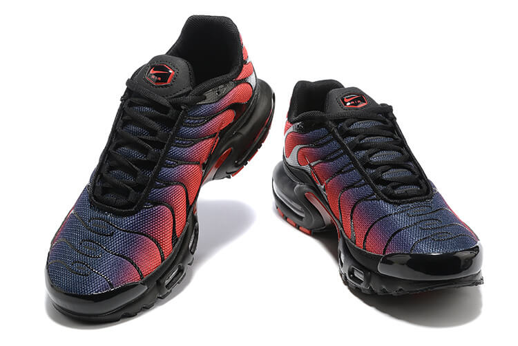 Découvrez les Baskets Nike Air Max Plus TN Homme Bred Reflective, alliant agression et style pour les nuits urbaines. Ne manquez pas cette pièce  !