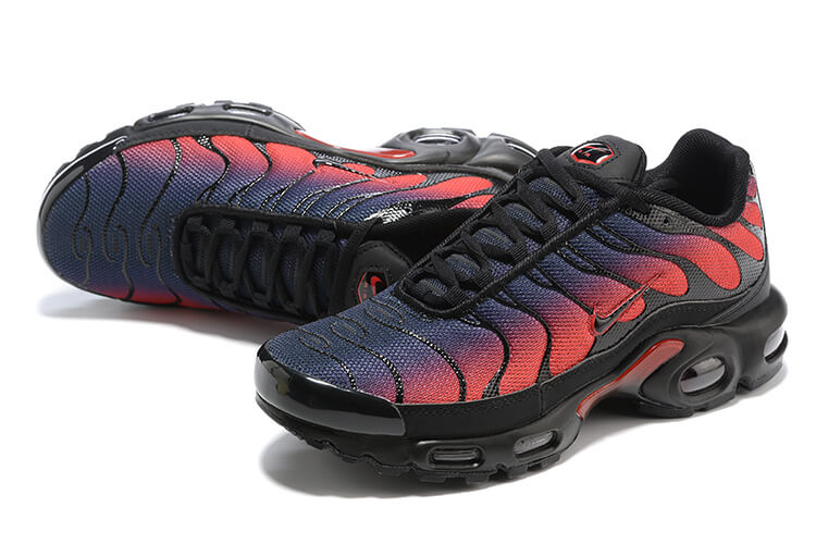 Découvrez les Baskets Nike Air Max Plus TN Homme Bred Reflective, alliant agression et style pour les nuits urbaines. Ne manquez pas cette pièce  !