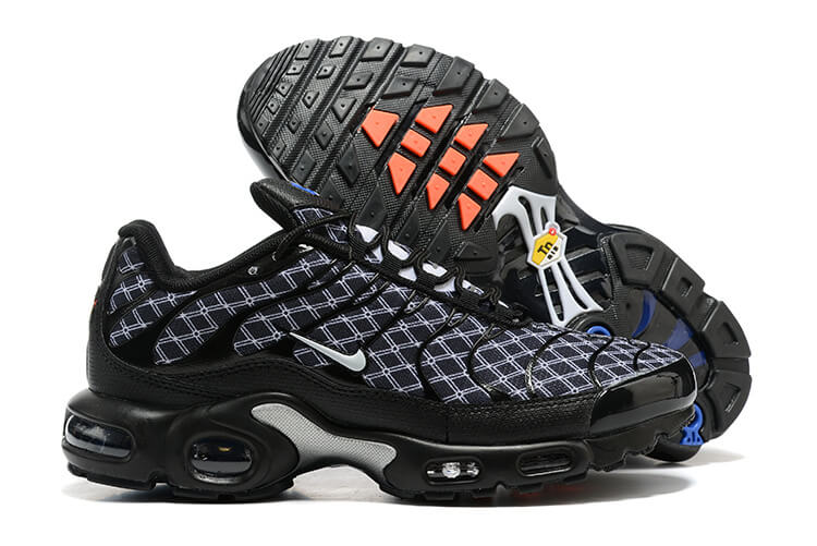 Achetez les Nike Air Max Plus TN France pour homme. Édition tricolore hommage aux Bleus, mesh technique & Tuned Air. Livraison rapide  & 100% neuf certifié.