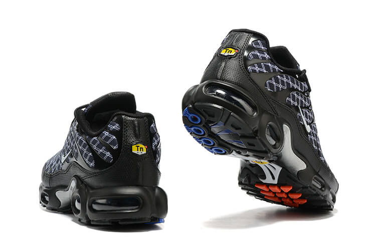 Achetez les Nike Air Max Plus TN France pour homme. Édition tricolore hommage aux Bleus, mesh technique & Tuned Air. Livraison rapide  & 100% neuf certifié.