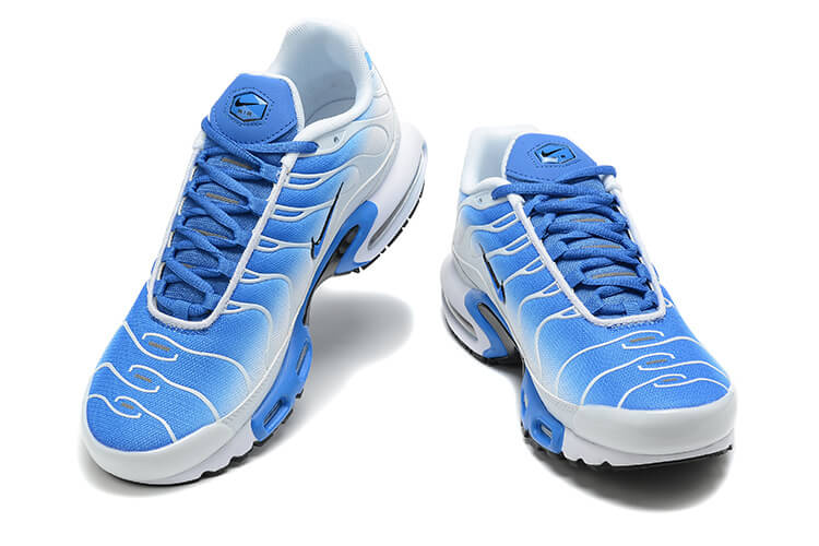 Découvrez les Baskets Nike Air Max Plus TN Homme Blue White, une véritable icône de confort et de style. Faites sensation cet été !