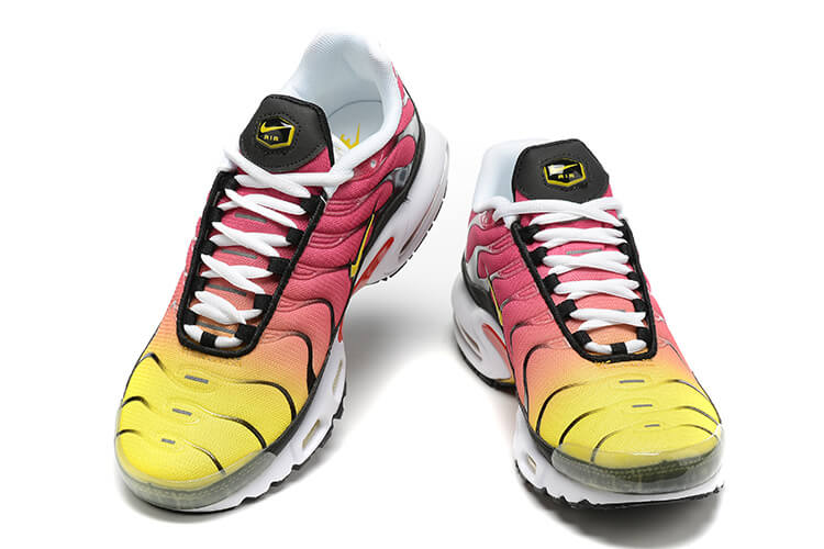 Apportez le soleil des plages de Floride à votre style avec les Baskets Nike Air Max Plus TN Homme Yellow Pink Gradient. Saisissez cette expérience  !